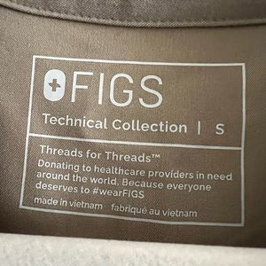 Brand new Figs Rafael Scrub Top Small in Boulder